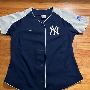 Nike Genuine Merchandise Youth New York Yankees Jersey Size Medium (8-10)